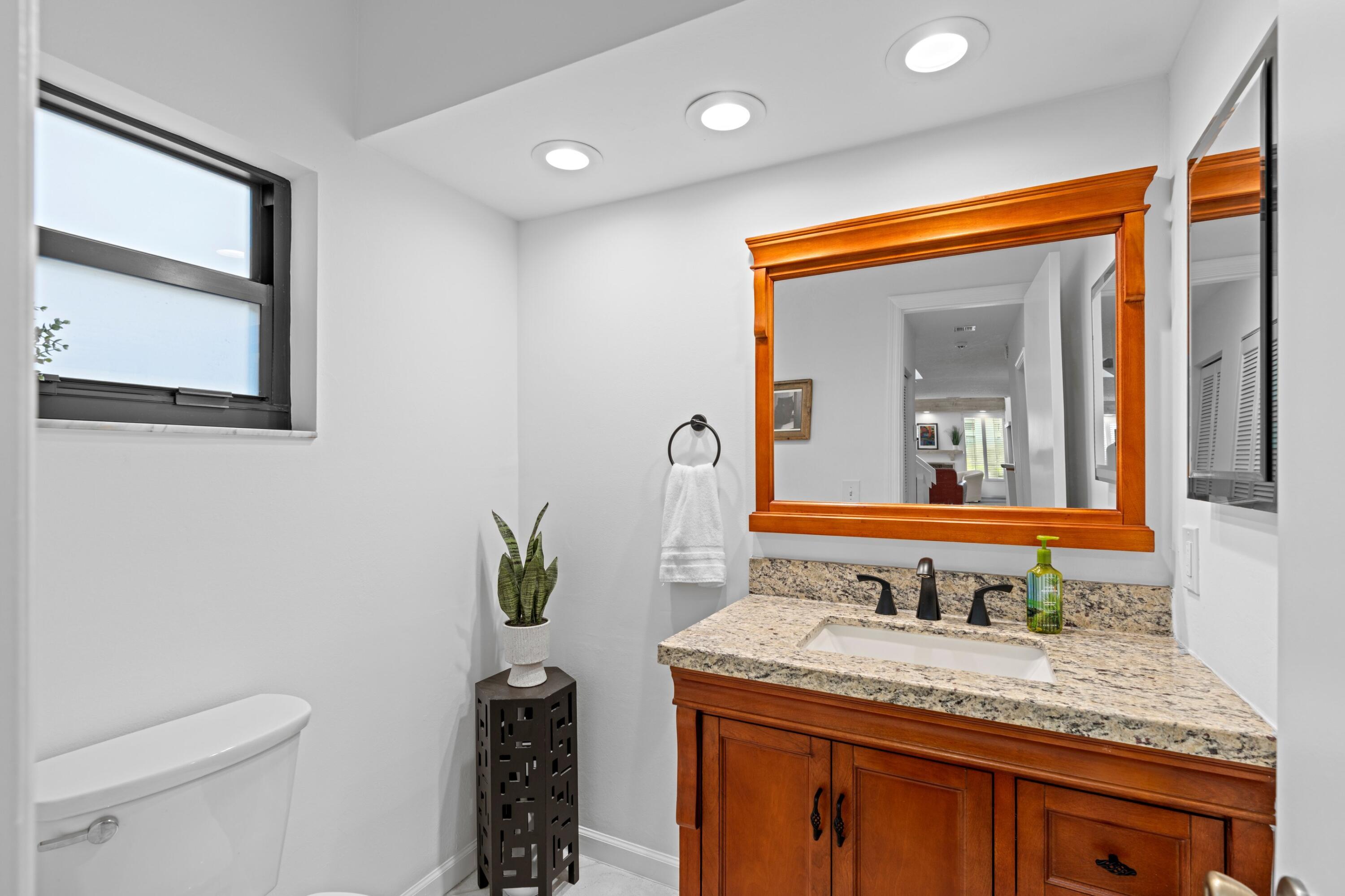 6079 Glendale Drive Boca Raton, FL 33433 - Photo 24 of 49 Bathroom #2