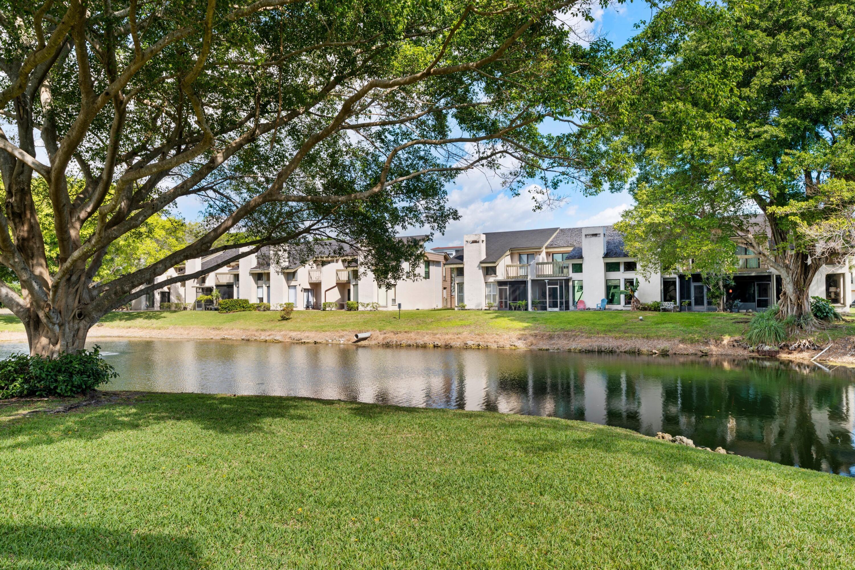 6079 Glendale Drive Boca Raton, FL 33433 - Photo 28 of 49 Lake Views