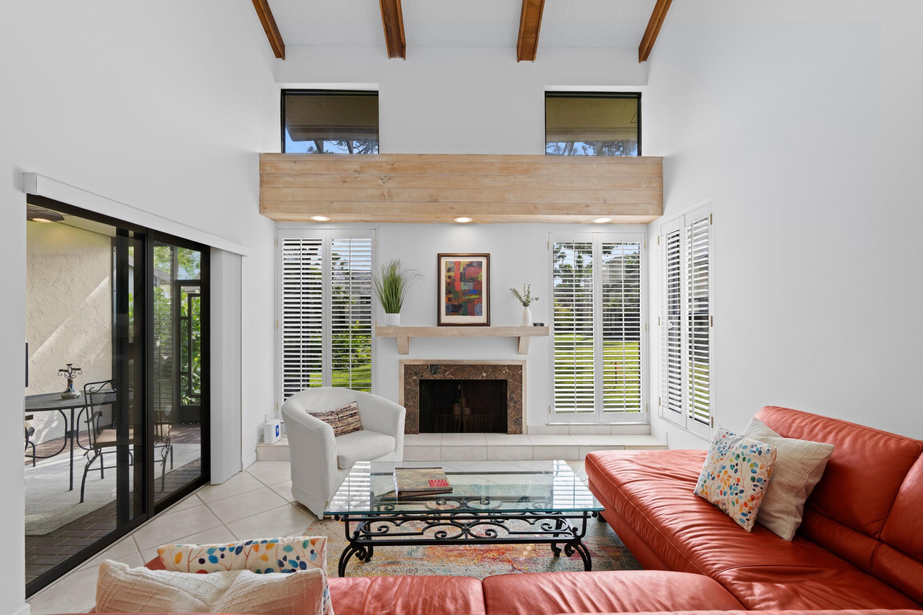6079 Glendale Drive Boca Raton, FL 33433 - Photo 4 of 49 Living Room