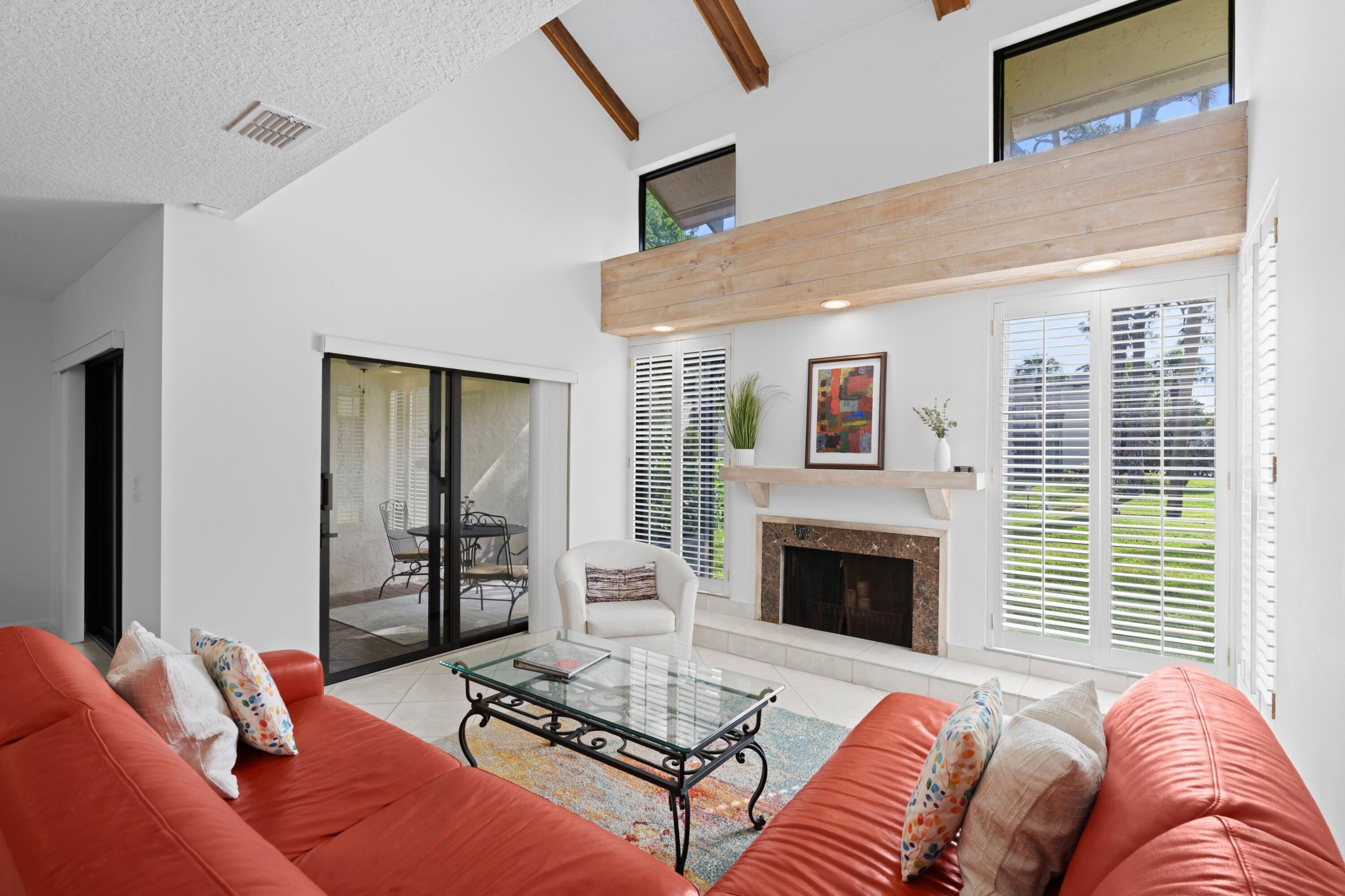 6079 Glendale Drive Boca Raton, FL 33433 - Photo 5 of 49 Living Room