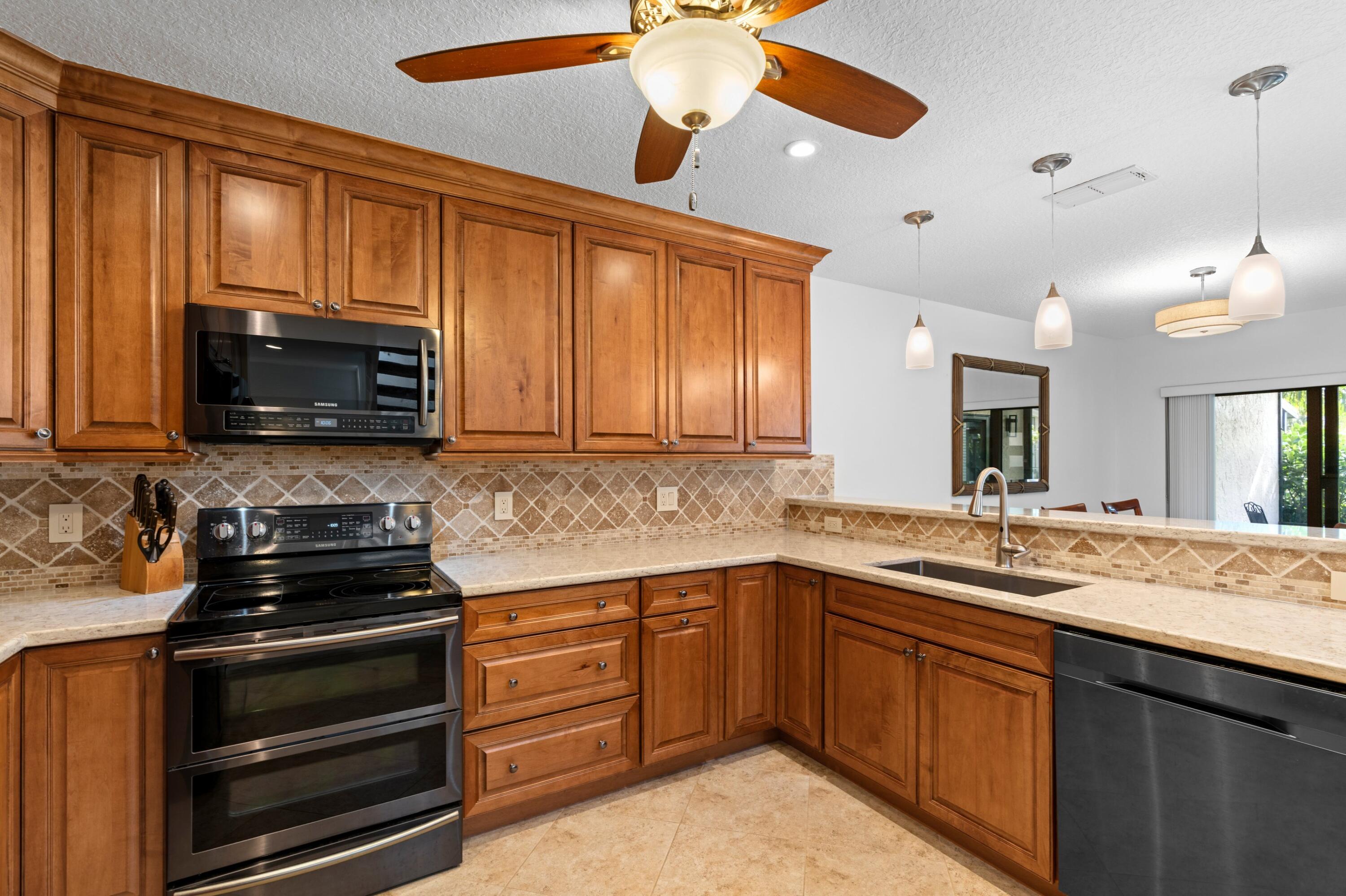 6079 Glendale Drive Boca Raton, FL 33433 - Photo 9 of 49 Kitchen