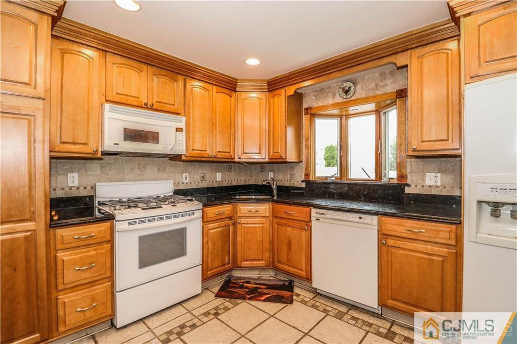 11 Eli Road Colonia, NJ 07067 - Photo 4 of 25 Gallery Image 4