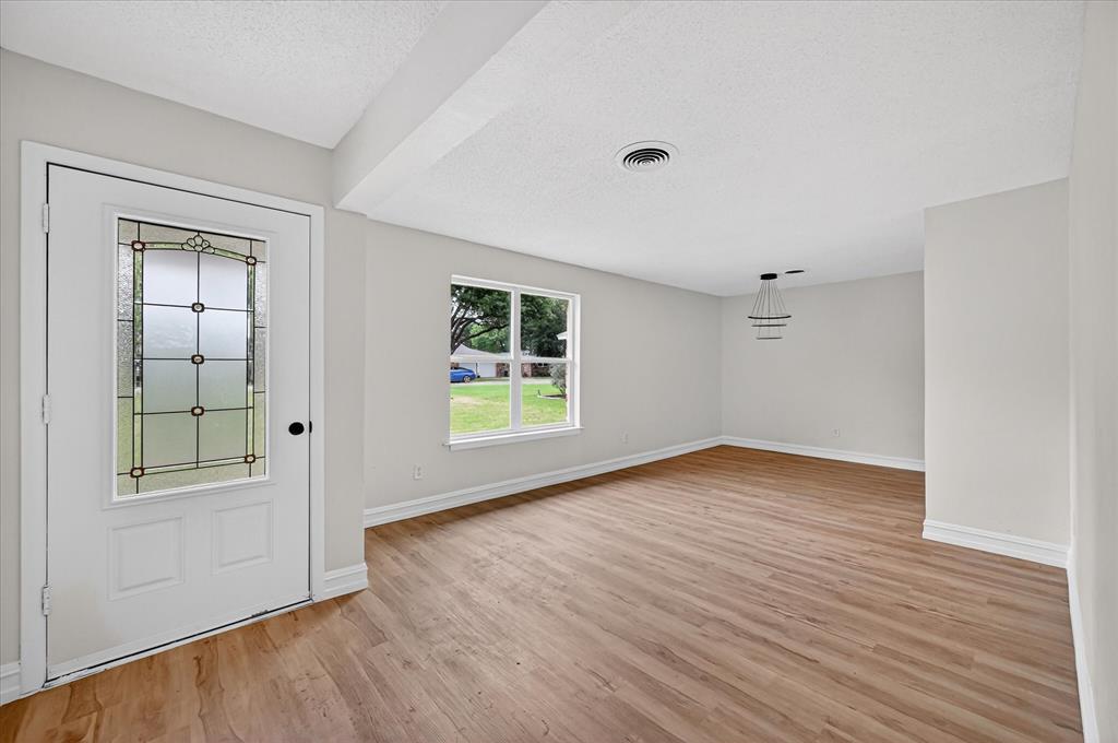 158 Cotillion Road Fort Worth, TX 76134 - Photo 3 of 21