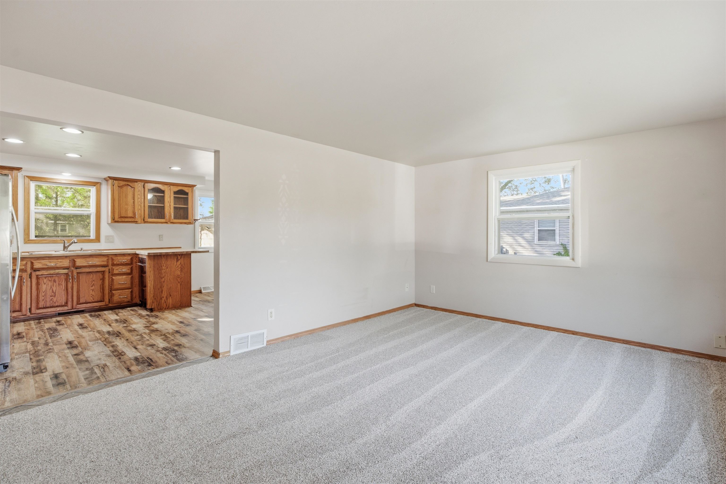 132 Blithe Street Green Bay, WI 54303 - Photo 4 of 26 Gallery Image 4