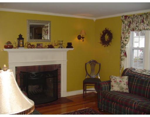 52 Chisholm Road Weymouth, MA 02190 - Photo 2 of 10