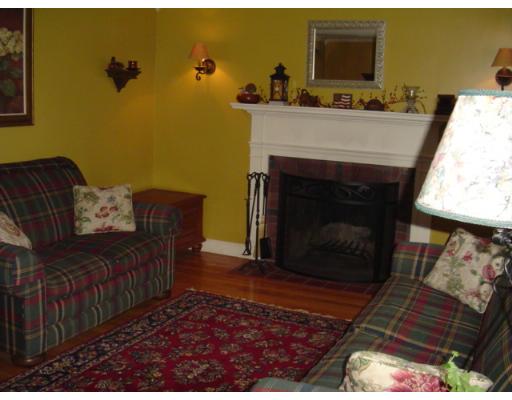 52 Chisholm Road Weymouth, MA 02190 - Photo 4 of 10