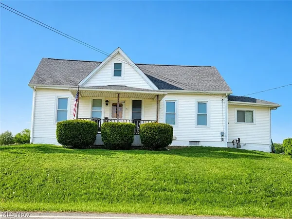 $328,000 | 8942 Edison Street Northeast, Louisville, OH 44641