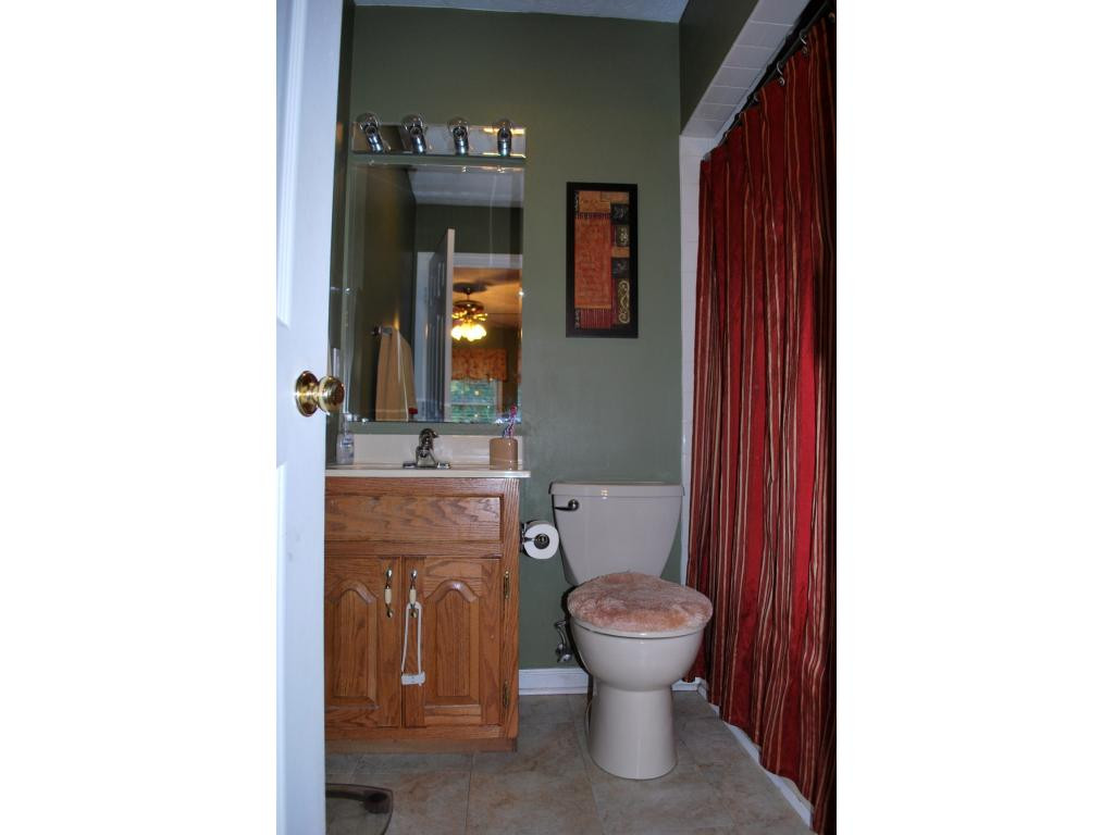 712 Bell Ridge Road Kingsport, TN 37665 - Photo 20 of 33 MASTER BATH