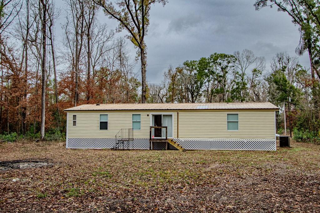 448 Southwest Central Terrace Fort White, FL 32038 - Photo 5 of 19 front view of house with a dry yard