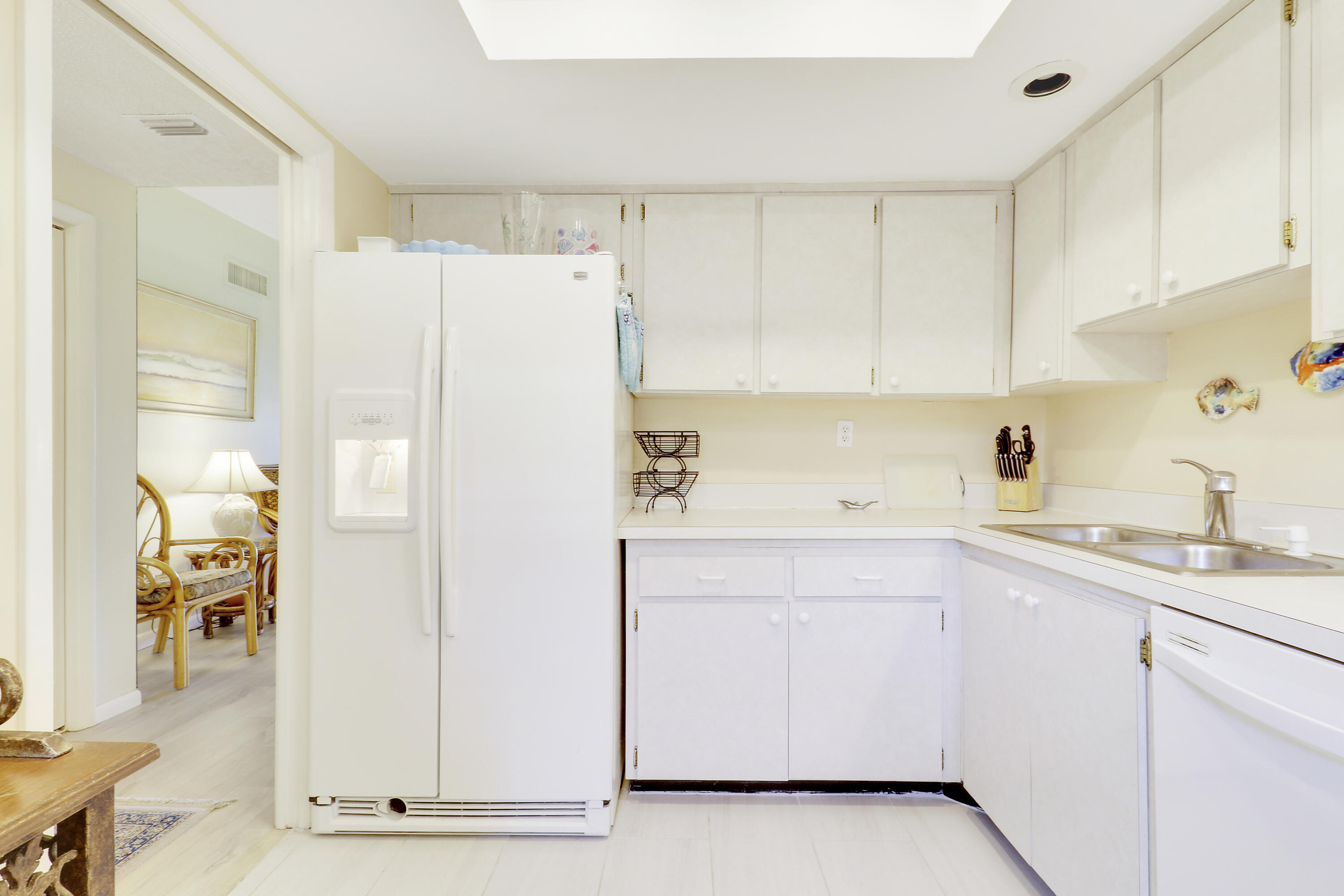 275 South Beach Road Tequesta, FL 33469 - Photo 21 of 31 Kitchen