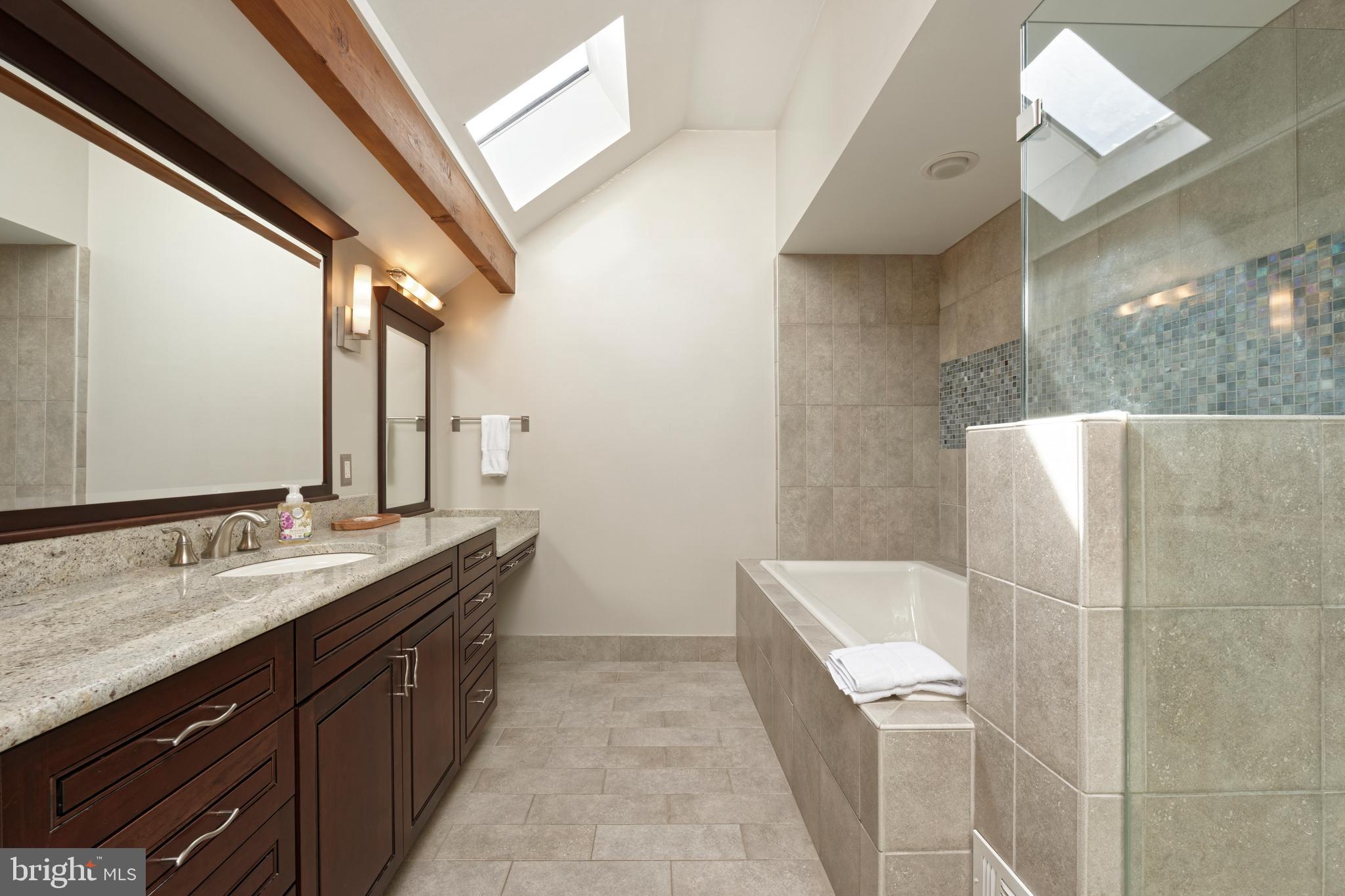 20615 Blue Ridge Mountain Road Paris, VA 20130 - Photo 25 of 80 a spacious bathroom with a bathtub and a sink