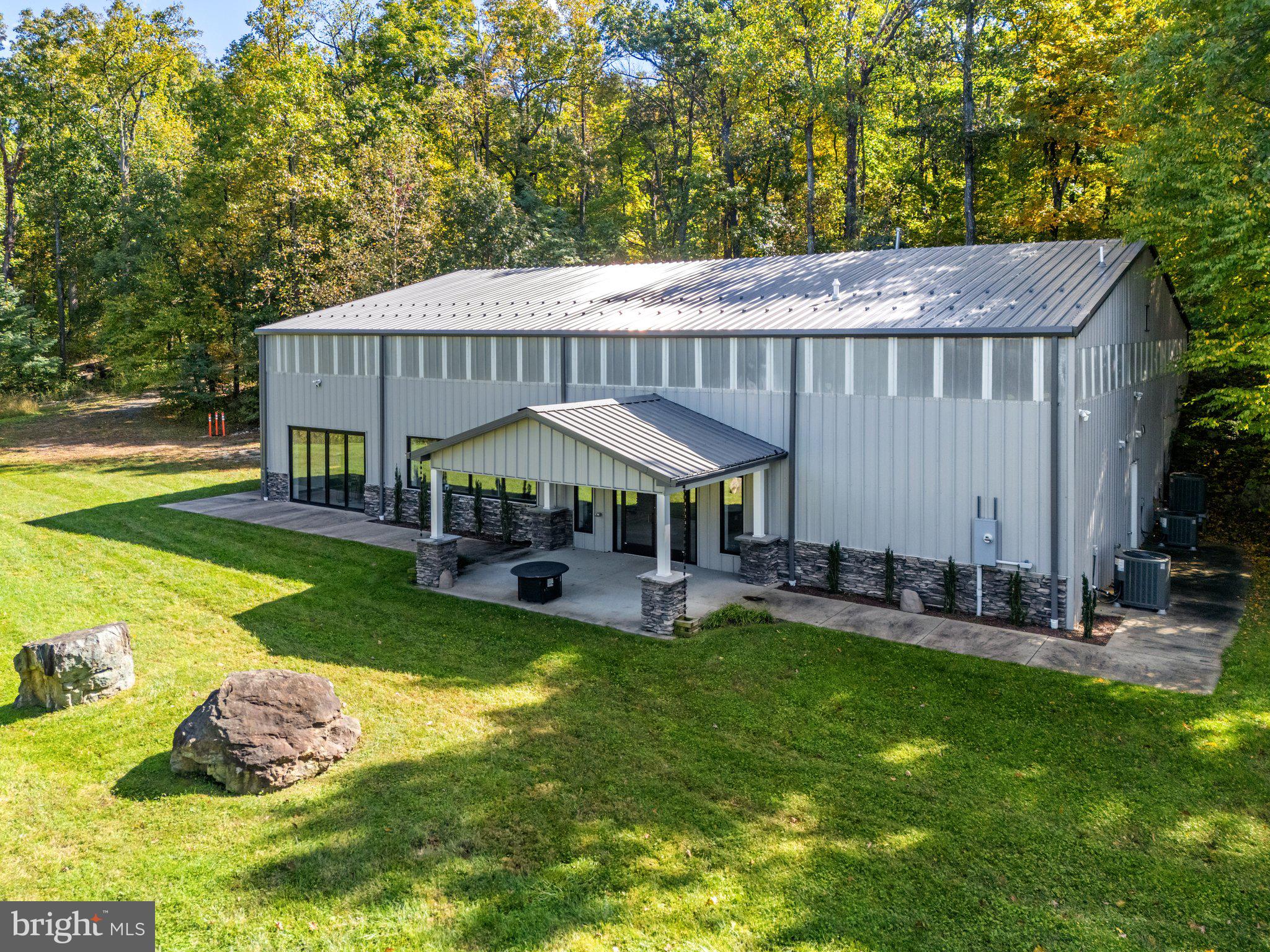 20615 Blue Ridge Mountain Road Paris, VA 20130 - Photo 51 of 80 Warehouse used as a work and study space
