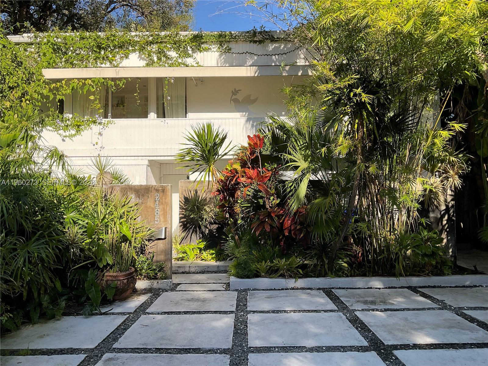 a view of a yard with plants