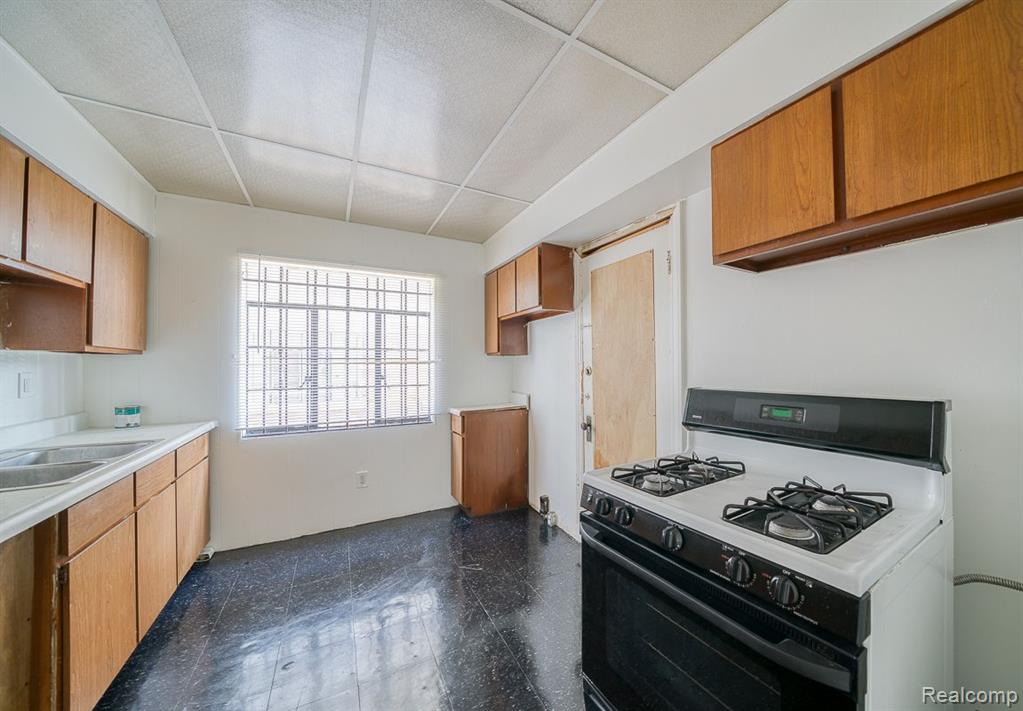 5106 Devonshire Road Detroit, MI 48224 - Photo 7 of 28