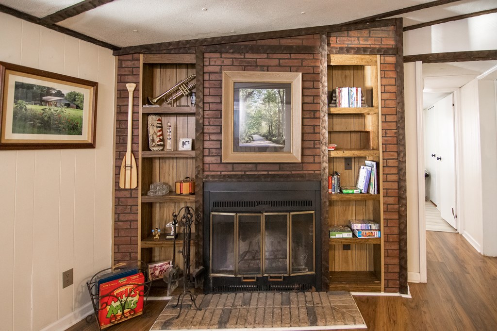 1631 West Pine Lake Drive West Point, GA 31833 - Photo 11 of 37 view of living room