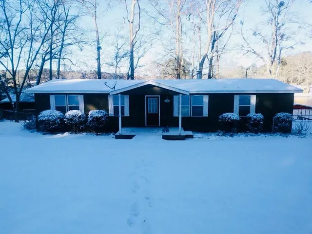 $1,750 | 1631 West Pine Lake Drive, West Point, GA 31833