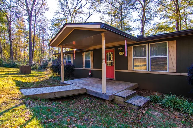 $1,750 | 1631 West Pine Lake Drive, West Point, GA 31833