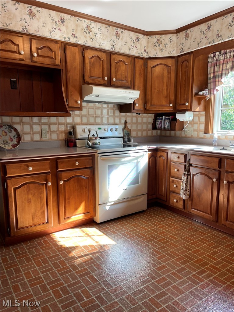 730 Phillips Road Northeast Massillon, OH 44646 - Photo 7 of 27 Kitchen featuring decorative backsplash and electric range