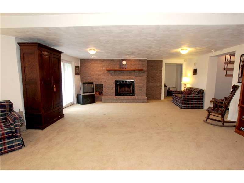 136 Le Pointe Road Greensburg, PA 15601 - Photo 15 of 25 Family Room.