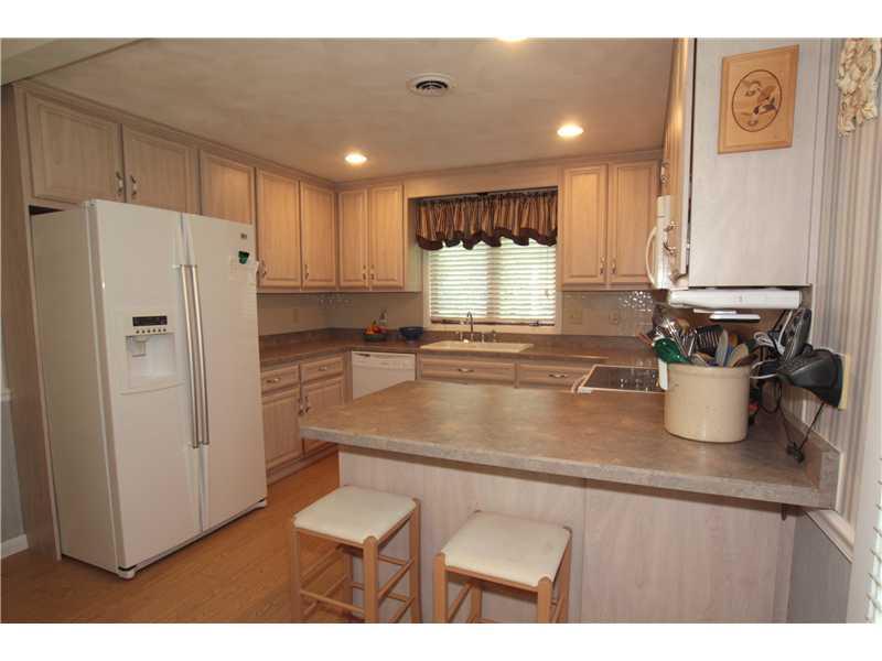 136 Le Pointe Road Greensburg, PA 15601 - Photo 8 of 25 Kitchen.