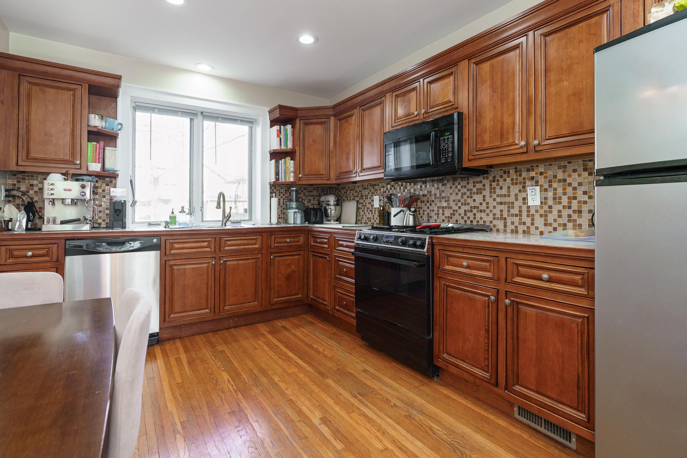 90 West Weber Road Columbus, OH 43202 - Photo 12 of 31 Eat-in kitchen