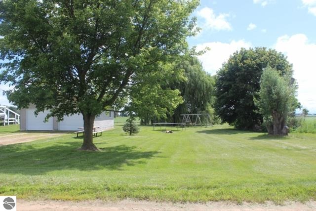 10621 South Barnard Road St. Louis, MI 48880 - Photo 27 of 28 1788313-26.JPG