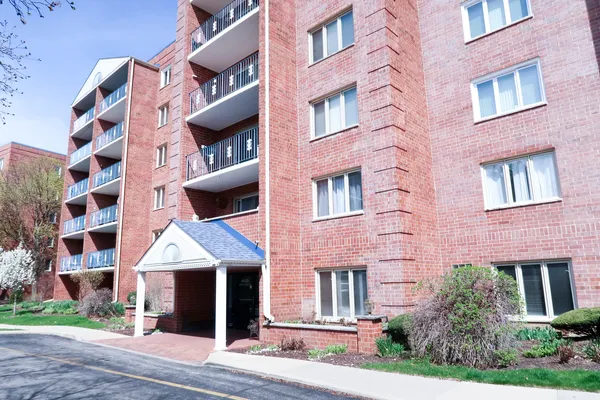 $299,900 | 6526 West Irving Park Road, Unit 608, Chicago, IL 60634