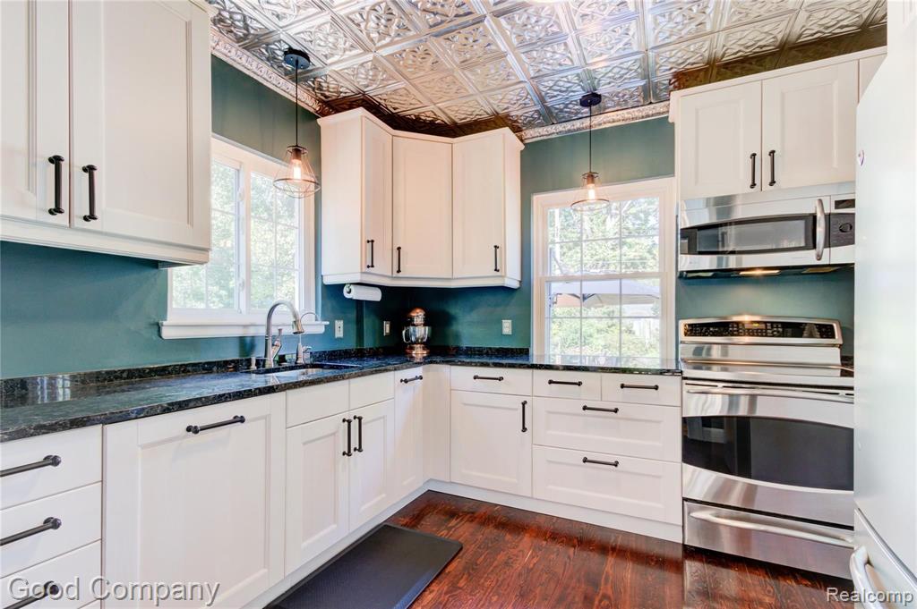 77 Amherst Road Pleasant Ridge, MI 48069 - Photo 12 of 51