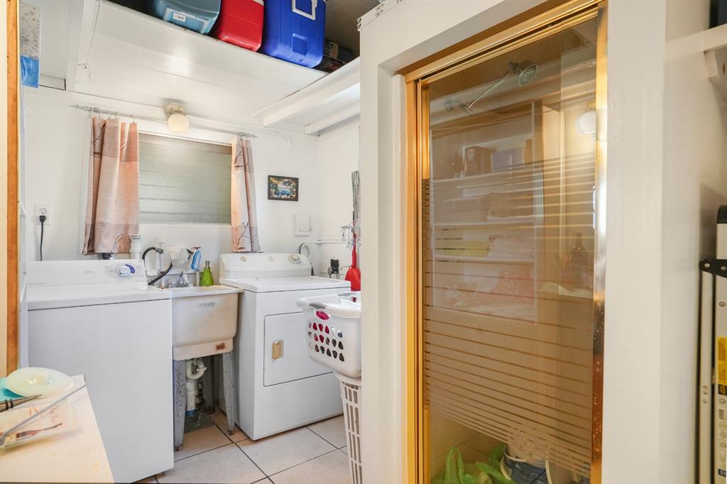 2001 Southwest 84th Avenue Davie, FL 33324 - Photo 31 of 38 a bathroom with a sink a vanity and a mirror