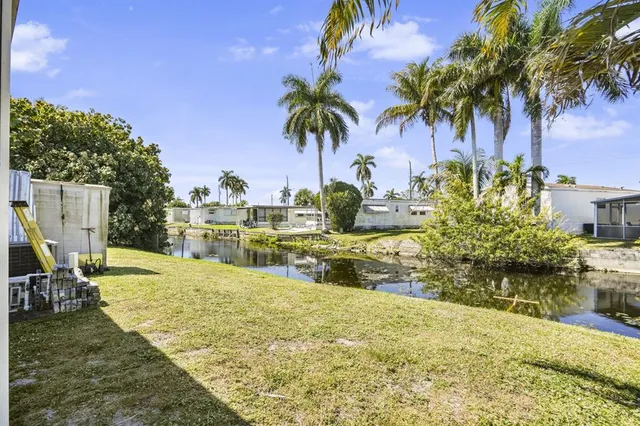 a view of back yard of the house