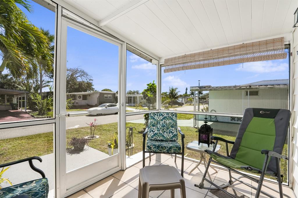 2001 Southwest 84th Avenue Davie, FL 33324 - Photo 9 of 38 a dining room with a table and chairs