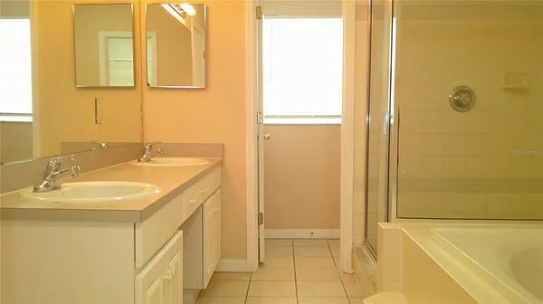 $2,400 | 9724 Mary Robin Drive, Riverview, FL 33569