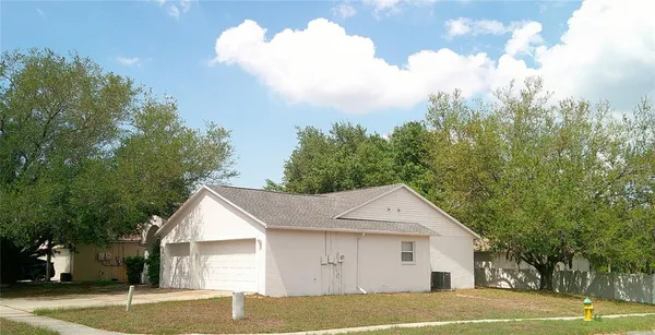 $2,400 | 9724 Mary Robin Drive, Riverview, FL 33569