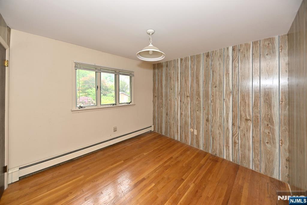 9 Lyncrest Drive Paramus, NJ 07652 - Photo 28 of 49