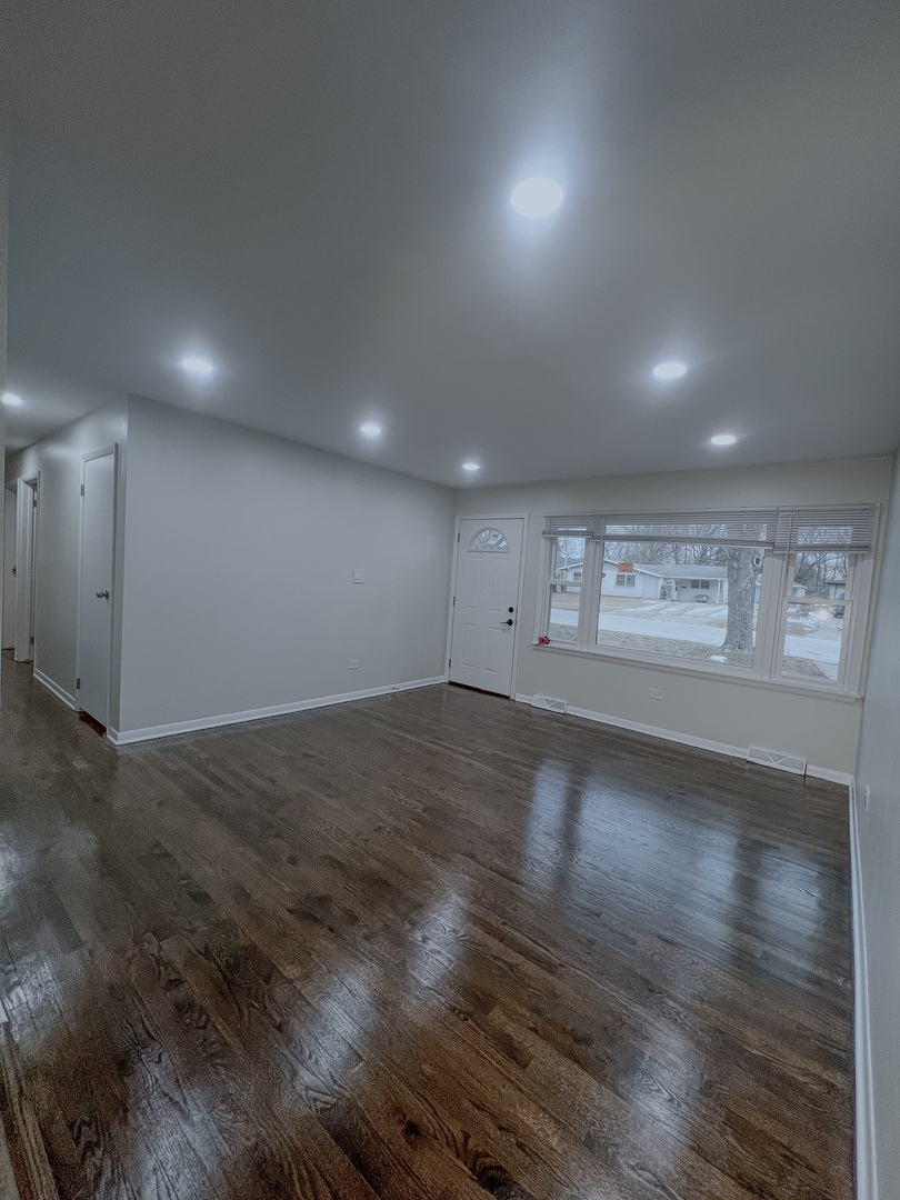 708 South Oltendorf Road Streamwood, IL 60107 - Photo 5 of 13