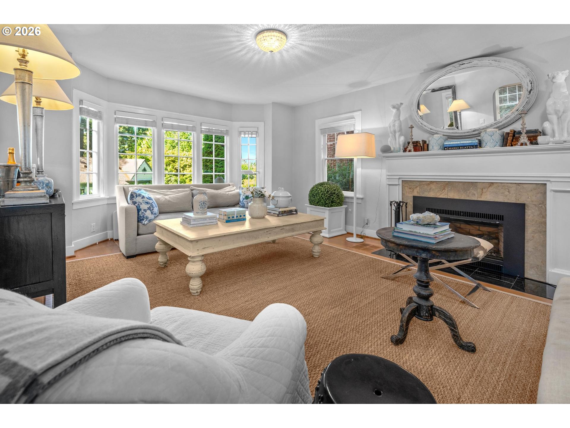 2798 Southwest Old Orchard Road Portland, OR 97201 - Photo 2 of 41 Living Room
