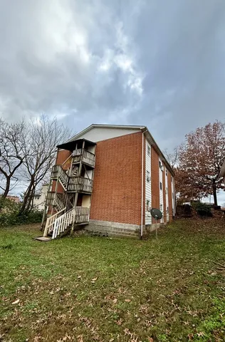 $299,900 | 410 West Freeman Street, Carbondale, IL 62901