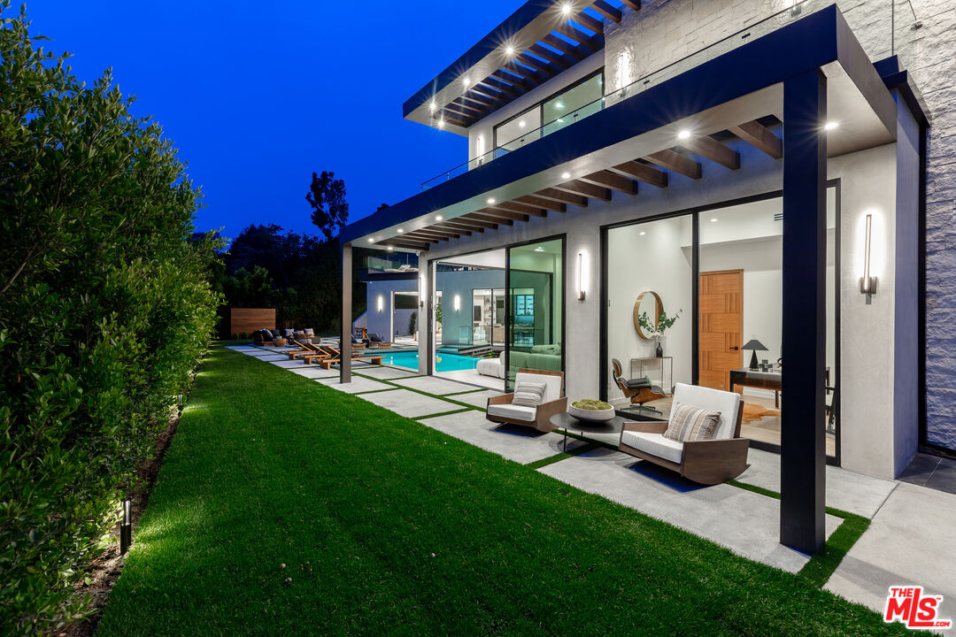 1523 Stradella Road Los Angeles, CA 90077 - Photo 6 of 54 a view of a backyard with a patio