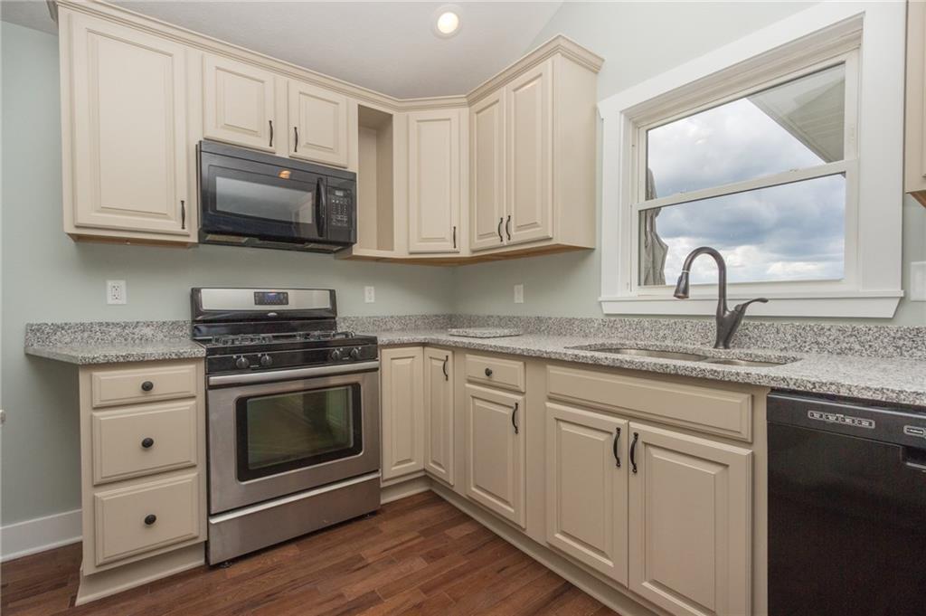 206 Craig Street Rochester, PA 15074 - Photo 3 of 18