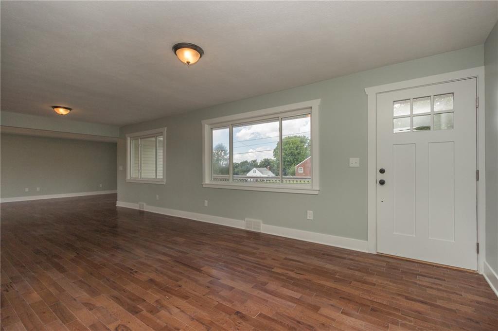 206 Craig Street Rochester, PA 15074 - Photo 4 of 18