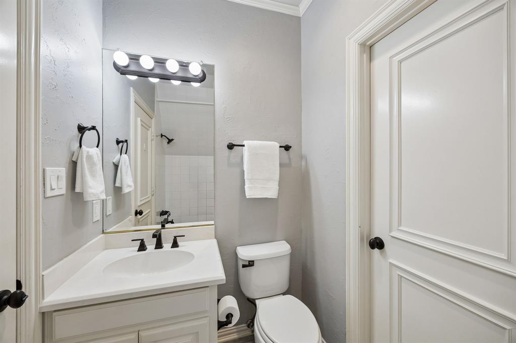 19 Windsor Ridge Frisco, TX 75034 - Photo 33 of 40 En-Suite Bath