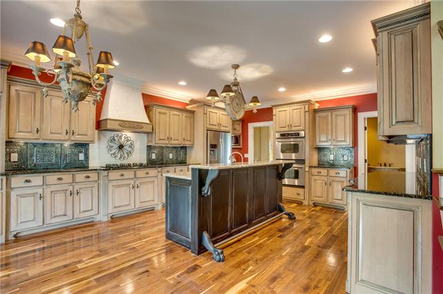 Eat-in Kitchen - Appliances Stay