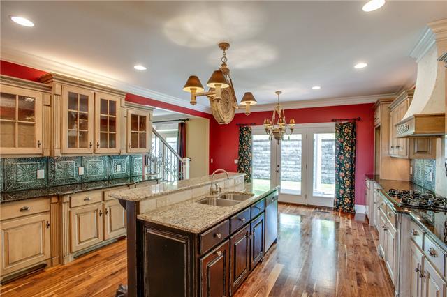 3524 Deer Ridge Road Columbia, TN 38401 - Photo 8 of 20 Beautiful Glazed Cabinetry, Granite Counter Tops, Tin Tile Backsplash