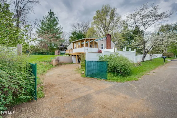 $260,000 | 408 Oak Grove Avenue, Greeneville, TN 37745