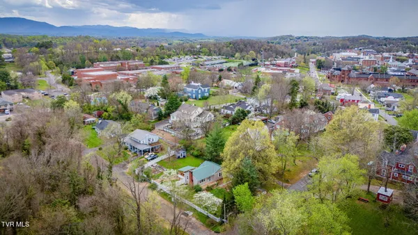 $260,000 | 408 Oak Grove Avenue, Greeneville, TN 37745