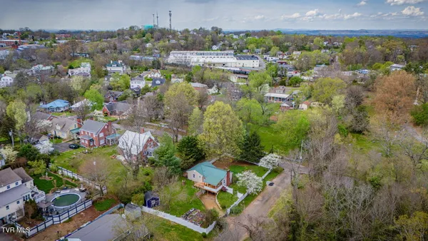 $260,000 | 408 Oak Grove Avenue, Greeneville, TN 37745