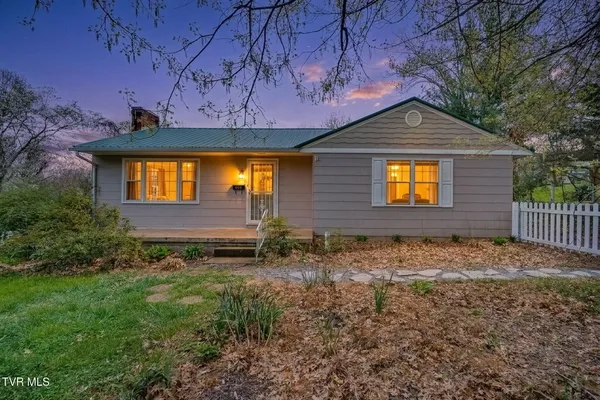 $260,000 | 408 Oak Grove Avenue, Greeneville, TN 37745