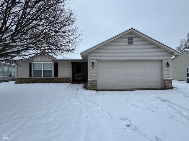$1,695 | 4631 West Smith Valley Road, Greenwood, IN 46143