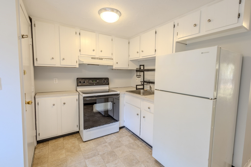 5 Tideview Path, Unit 4 Plymouth, MA 02360 - Photo 3 of 16 a kitchen with a refrigerator sink stove and cabinets
