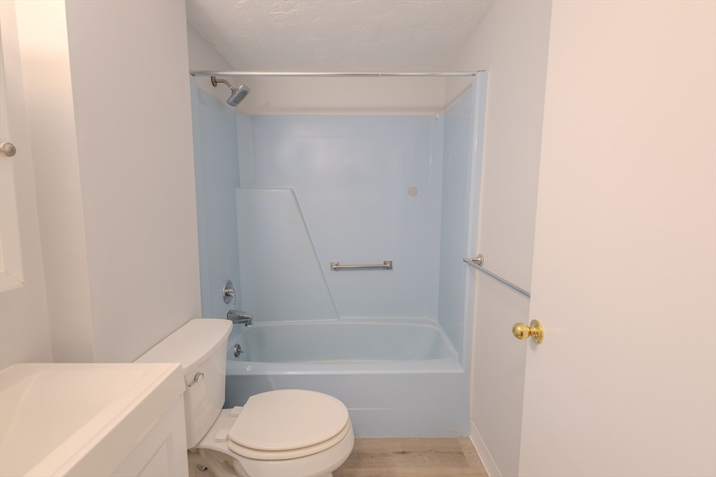 5 Tideview Path, Unit 4 Plymouth, MA 02360 - Photo 6 of 16 a bathroom with a toilet and a bath tub